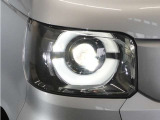 【LEDヘッドライト+デイタイムランニングランプ】主流のLEDヘッドライトに、日中でも他者からの視認性を良くするデイタイムランニングランプ装備!スタイリッシュでかっこよく仕上がっています。