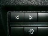 両側電動スライドドア装備です。運転席からボタン操作で開閉できます