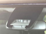 【トヨタセーフティセンス】走行中に前方の車両等を認識し、衝突しそうな時は警報とブレーキで衝突回避と被害軽減をアシスト。より安全にドライブをお楽しみいただけます。