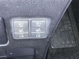 寒い季節もスイッチ一つでシートがポカポカに!これはかなり快適です!運転席と助手席にございます!!!