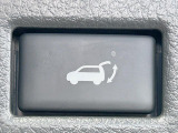 【パワーバックドア】スマートキーや運転席のボタンを押すだけでリアゲートが自動で開閉します!荷物を持っている時や、高い位置にあるバックドアを閉める際に便利な機能です♪