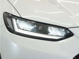 【LEDヘッドライト+デイタイムランニングランプ】主流のLEDヘッドライトに、日中でも他者からの視認性を良くするデイタイムランニングランプ装備!スタイリッシュでかっこよく仕上がっています。