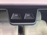 【スマートアシスト】走行中に前方の車両等を認識し、衝突しそうな時は警報とブレーキで衝突回避と被害軽減をアシスト。より安全にドライブをお楽しみいただけます。