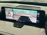 【マルチテレインモニター】車のフロントやサイドのカメラ画像を同時にモニター表示することで、悪路や狭い道を走行時でも周囲の状況確認ができ安心!本格SUVにうれしい装備です♪