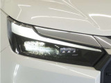 【LEDヘッドライト+デイタイムランニングランプ】主流のLEDヘッドライトに、日中でも他者からの視認性を良くするデイタイムランニングランプ装備!スタイリッシュでかっこよく仕上がっています。