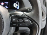 アダプティブクルーズコントロール機能付きです。走行中に先行車の様子を検知しながら、設定した車速の範囲内で先行車との距離のキープを支援します。詳細は販売店スタッフまでおたずねください。