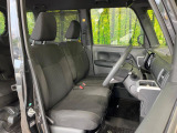 運転席シート廻りは使用感も少なく、良好な状態となっています。丁寧に使われていたことがよくわかりますね。