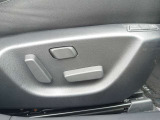 【運転席パワーシート&ドライビングポジションメモリー機能】運転手にあったシートパターン設定可能です。