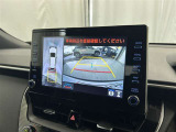 こちらのバックカメラは画面にラインが表示されておりますので、バック時のクルマの進行方向の目安になります。より高いレベルで車庫入れをサポートする、便利な機能ですね。