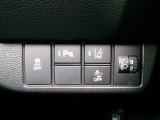 パーキングセンサーや横滑りを防ぐVSA等のスイッチ類は運転席の右側、手の届きやすい位置にあります。