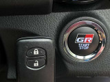 エンジンスタートスイッチです。キーが車内にあれば、エンジンの始動や停止はスイッチを押すだけ!キーを取り出す手間を省き、ワンプッシュで操作できるので簡単でスムーズです。