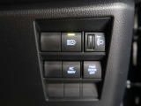 オートマチックハイビームとは、先行車や対向車のライトを認識し、ハイビームとロービームを自動で切り替える機能です。夜道の視界を確保します。