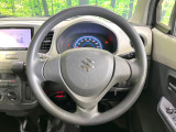 インテリアに合わせたデザインのステアリングは、運転される方のことも考え、運転しやすい形状、大きさです。是非一度、実際に触ってお確かめください。