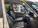 運転席シート廻りは使用感も少なく、良好な状態となっています。丁寧に使われていたことがよくわかりますね。