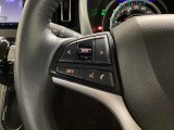 ステアリングのスイッチで通話操作が可能。手を離さずに使えるので安心して運転できます。