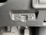 【ETC2.0(DSRC/ITSスポット)】ETCカードを挿入すれば料金所はノンストップで通過できます。ETC限定の割引や、高速道路の情報提供サービスを利用できます。