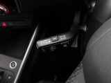 助手席グローブボックスにはETCスロットがございます。ナビと連動し、ゲート通過時に画面にて料金をお知らせいたします。