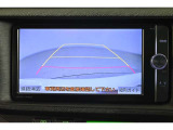バックガイドモニターで、後方を確認しながら安心して駐車することができます。運転初心者も熟練者も必須の機能ですよ!