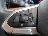 ◆クルーズコントロールにレーダーセンサーを組み合わせ、先行車を測定し設定されたスピードを上限に自動で加減速を行います。一定の車間距離を維持することで、長距離走行でのドライバーの疲労を低減させます。