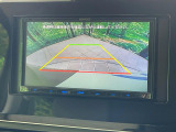 【バックカメラ】駐車時に後方がリアルタイム映像で確認できます。大型商業施設や立体駐車場での駐車時や、夜間のバック時に大活躍!運転スキルに関わらず、今や必須となった装備のひとつです!