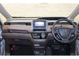 操作性に優れた運転席となります!小物入れや各ボタンの配置にこだわり、使いやすいです!座り心地もよく視認性も良好なのでロングドライブもお任せ下さい!