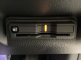 ハンドルの右下にETCがついています。高速道路の料金所の通過も楽々です!。 カードの取り出しもしやすい場所についています。
