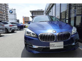 BMWの代名詞の【キドニーグリル】グリルが腎臓のように見えるので【キドニー】と呼ばれるようになりました。一目見ただけでBMWであると認識できる確固たるアイコンとして存在感を放ちます。