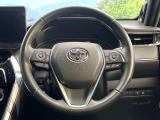 インテリアに合わせたデザインのステアリングは、運転される方のことも考え、運転しやすい形状、大きさです。是非一度、実際に触ってお確かめください。