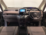 【前方視界】開放的な前方視界!運転がしやすく疲れにくいです♪窓が大きく、見通しがとっても良いおクルマですよ♪