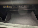 グローブボックス内にETC車載器を搭載しております。