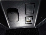 【USB給電】今では当たり前のUSB給電ソケットがついております。 スマホやデジカメなど出先や災害時の充電も可能です♪