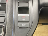 電子パーキングブレーキ、ブレーキホールド搭載!パーキングブレーキは手動で解除スムーズな発進が可能。ブレーキホールドは停車中に、ブレーキペダルを踏み続けなくても、自動的にブレーキを保持する機能です。