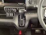 【eコンスイッチ】低燃費運転をサポートするECONモード。スイッチをONすると、エンジンやトランスミッション、A/Cなどを協調制御し、燃費の向上に貢献。エコドライブの効果を高めます。