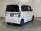 リアはプライバシーガラス付です。見た目もかっこいいですよね。また、太陽光を防ぐので冷房の効きを良くする効果もあるんです。エアコンを控えめにすれば燃費向上も見込めますよ。