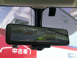 お荷物で後方が見えずらい際には液晶のルームミラーにて後方確認可能です♪勿論通常時は通常の鏡使用も可能です♪