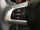 ステアリングスイッチ付き。前方から目を離すことなく操作することが可能です。