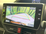 【バックカメラ】駐車時に後方がリアルタイム映像で確認できます。大型商業施設や立体駐車場での駐車時や、夜間のバック時に大活躍!運転スキルに関わらず、今や必須となった装備のひとつです!