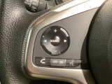 ステアリングにオーディオ操作スイッチが付いています。オーディオ画面に直接タッチしなくても操作が出来ますので、運転に集中できます。
