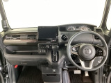 フロントガラスが大きく、ワイドな視界で運転もしやすくなるように、設計されています。