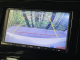 【バックカメラ】駐車時に後方がリアルタイム映像で確認できます。大型商業施設や立体駐車場での駐車時や、夜間のバック時に大活躍!運転スキルに関わらず、今や必須となった装備のひとつです!