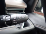 ハイビームアシスト機能が装備されており対向車が接近すると自動的にロービームに切り替えてくれる便利な機能になっております!