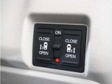 ◆両側電動スライドドア◆狭い駐車場でも乗り降りが楽々♪お子様が隣の車にドアを当ててしまう心配もございません!小さなお子様連れの方もこれで安心。