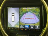 【マルチテレインモニター】車のフロントやサイドのカメラ画像を同時にモニター表示することで、悪路や狭い道を走行時でも周囲の状況確認ができ安心!本格SUVにうれしい装備です♪