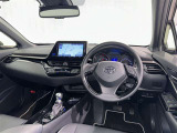 運転席まわりです。 各操作スイッチは使いやすい位置に配置されてます。