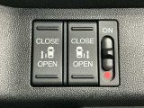 狭い所でも乗り降り楽々な両側電動スライドドアです!簡単にドアの開閉が出来る為女性やお年寄りにも優しく、荷物で手が塞がった時なども大変便利です!