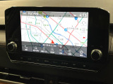 【メーカー純正9型ナビ】インテリアに溶け込むスタイリッシュな「専用設計」メーカーナビを装備♪視認性や操作性など基本性能にも優れ、より上質なカーライフをお楽しみいただけます。