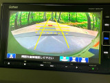 【バックカメラ】駐車時に後方がリアルタイム映像で確認できます。大型商業施設や立体駐車場での駐車時や、夜間のバック時に大活躍!運転スキルに関わらず、今や必須となった装備のひとつです!