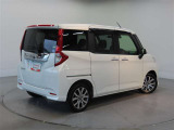 室内外はもちろん、ニオイの元となるフロアカーペットまで消臭・除菌を実施。中古車を気持ちよくお乗りいただけるクリーニングサービスです。詳細は販売店スタッフまでおたずねください。