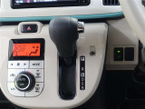 ストレート式のシフトレバーを採用しております♪シンプルなので、誰でも使いやすいですネ☆