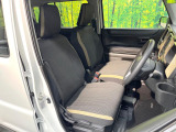運転席シート廻りは使用感も少なく、良好な状態となっています。前オーナー様が丁寧に使っていたことがよくわかりますね。